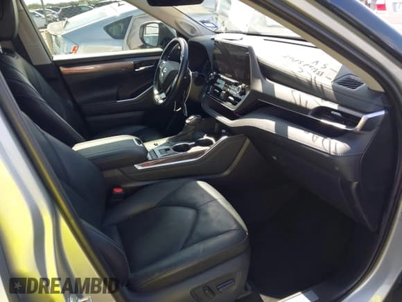 ✅ 2021 Toyota Highlander Hybrid Limited • VIN: 5TDYARAH6MS006400 • Lot: 42391106. Listed on IAAI with 115,556 mi. Free auction sales archive from the USA and detailed vehicle history report at DreamBid. Image 5.