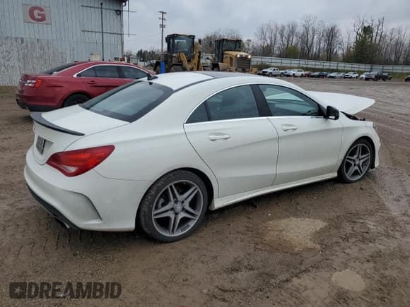 ✅ 2014 Mercedes-Benz CLA 250 • VIN: WDDSJ4GB1EN159257 • Lot: 92094075. Listed on Copart with 120,534 mi. Free auction sales archive from the USA and detailed vehicle history report at DreamBid. Image 3.