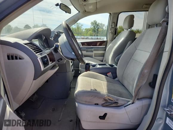 ✅ 2010 Chrysler Town & Country Touring • VIN: 2A4RR5D16AR357911 • Lot: 83837425. Wystawiony na Copart z przebiegiem 244 447 mil. Bezpłatny archiwum sprzedaży aukcyjnych z USA i szczegółowy raport historii pojazdu na DreamBid. Zdjęcie 7.