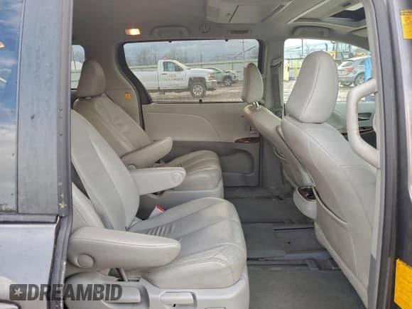 ✅ 2013 Toyota Sienna XLE • VIN: 5TDDK3DC7DS055579 • Лот: 94544765. Опубликован ранее на Copart с пробегом 194 015 миль. Бесплатный доступ к архиву аукционных продаж из США и подробный отчёт об истории автомобиля на DreamBid. Изображение 11.