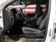 ✅ 2024 Chevrolet Silverado 2500HD Custom • VIN: 1GC4YMEY7RF339767 • Лот: 86701595. Опубликован ранее на Copart с пробегом 9 840 миль. Бесплатный доступ к архиву аукционных продаж из США и подробный отчёт об истории автомобиля на DreamBid. Изображение 7.