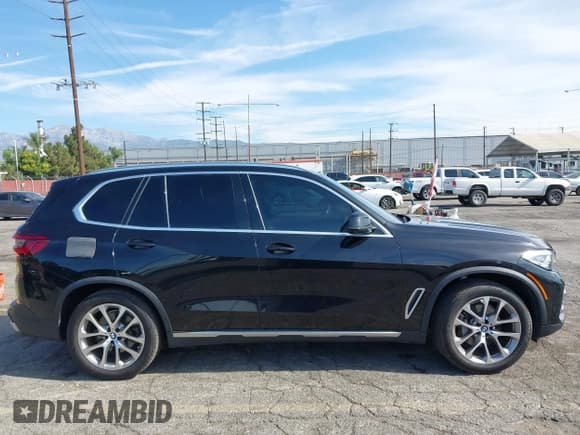 ✅ 2020 BMW X5 sDrive40i • VIN: 5UXCR4C0XL9B43349 • Lot: 42998347. Wystawiony na IAAI z przebiegiem 61 346 mil. Bezpłatny archiwum sprzedaży aukcyjnych z USA i szczegółowy raport historii pojazdu na DreamBid. Zdjęcie 13.