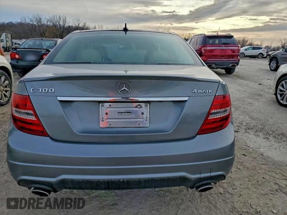 ✅ 2013 Mercedes-Benz C 300 Sport • VIN: WDDGF8AB7DR263461 • Лот: 96068725. Опубликован ранее на Copart с пробегом 150 048 миль. Бесплатный доступ к архиву аукционных продаж из США и подробный отчёт об истории автомобиля на DreamBid. Изображение 6.