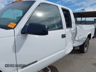 ✅ 1996 Chevrolet Silverado 2500 • VIN: 1GCGC29R2TE200856 • Lot: 42471785. Wystawiony na IAAI z przebiegiem 288 758 mil. Bezpłatny archiwum sprzedaży aukcyjnych z USA i szczegółowy raport historii pojazdu na DreamBid. Zdjęcie 6.