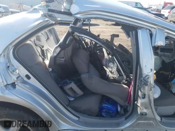 ✅ 2007 Toyota Camry CE • VIN: 4T1BE46K97U693983 • Lot: 43045141. Wystawiony na Copart z przebiegiem Nie podano. Bezpłatny archiwum sprzedaży aukcyjnych z USA i szczegółowy raport historii pojazdu na DreamBid. Zdjęcie 6.