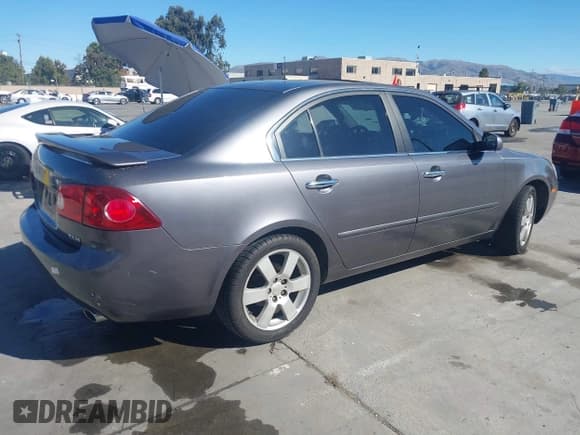 ✅ 2007 Kia Optima LX • VIN: KNAGE124675117422 • Lot: 43561900. Wystawiony na IAAI z przebiegiem 185 594 mil. Bezpłatny archiwum sprzedaży aukcyjnych z USA i szczegółowy raport historii pojazdu na DreamBid. Zdjęcie 4.