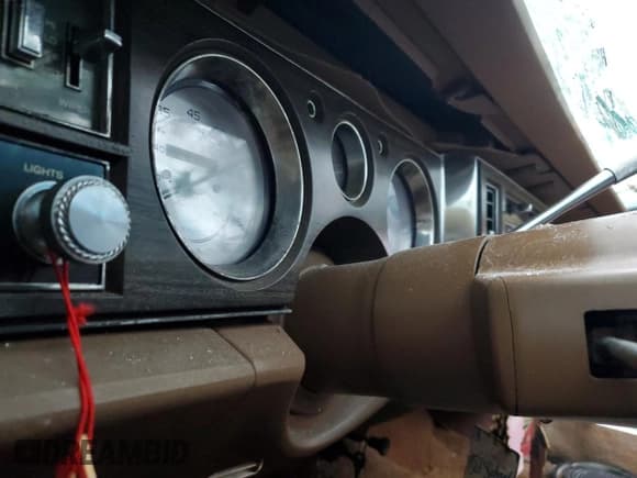 ✅ 1977 Buick LeSabre • VIN: 4N69Y7H539222 • Lot: 50199295. Wystawiony na Copart z przebiegiem Nie podano. Bezpłatny archiwum sprzedaży aukcyjnych z USA i szczegółowy raport historii pojazdu na DreamBid. Zdjęcie 9.