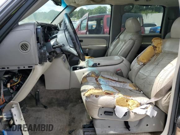 ✅ 2000 Chevrolet Suburban LS • VIN: 3GNFK16T5YG190971 • Лот: 60264695. Опубликован ранее на Copart с пробегом Не указан. Бесплатный доступ к архиву аукционных продаж из США и подробный отчёт об истории автомобиля на DreamBid. Изображение 7.