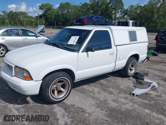 ✅ 2002 GMC Sonoma SLS • VIN: 1GTCS14W028174053 • Лот: 42573464. Опубликован ранее на IAAI с пробегом 185 563 миль. Бесплатный доступ к архиву аукционных продаж из США и подробный отчёт об истории автомобиля на DreamBid. Изображение 2.