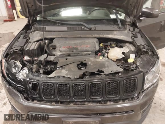 ✅ 2018 Jeep Compass Latitude • VIN: 3C4NJDBB2JT402261 • Lot: 43663748. Listed on IAAI with 124,976 mi. Free auction sales archive from the USA and detailed vehicle history report at DreamBid. Image 10.