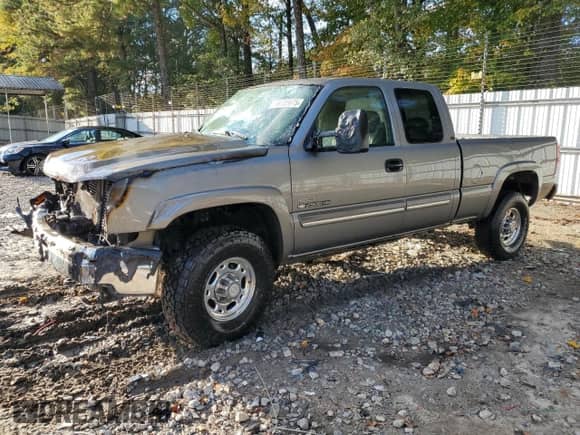 2006 Chevrolet Silverado 2500HD LT1 с VIN 1GCHK29D26E164070, выставлен на аукционе Copart как лот 90705675 с пробегом Не указан миль и На запчасти • Non repairable. История ставок и продаж доступна на DreamBid. Изображение 1.