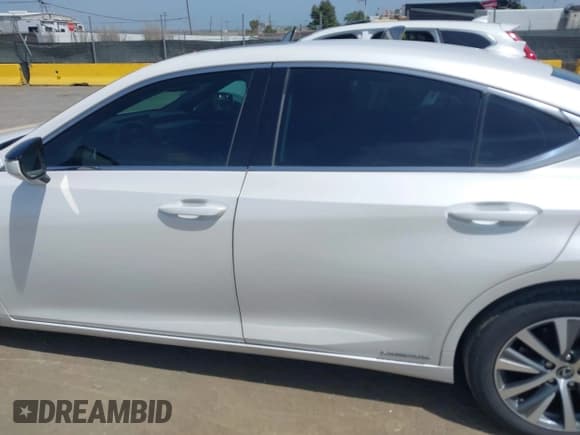 ✅ 2020 Lexus ES 300h • VIN: 58AD21B18LU004855 • Lot: 42116003. Listed on IAAI with 77,780 mi. Free auction sales archive from the USA and detailed vehicle history report at DreamBid. Image 15.