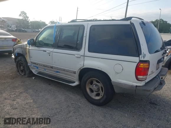 ✅ 1998 Ford Explorer XLT • VIN: 1FMZU32P9WZC01127 • Lot: 42310558. Wystawiony na IAAI z przebiegiem Nie podano. Bezpłatny archiwum sprzedaży aukcyjnych z USA i szczegółowy raport historii pojazdu na DreamBid. Zdjęcie 3.