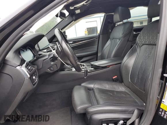 ✅ 2018 BMW 5 Series M550i xDrive • VIN: WBAJB9C50JB036218 • Лот: 67625745. Опубликован ранее на Copart с пробегом 88 420 миль. Бесплатный доступ к архиву аукционных продаж из США и подробный отчёт об истории автомобиля на DreamBid. Изображение 7.