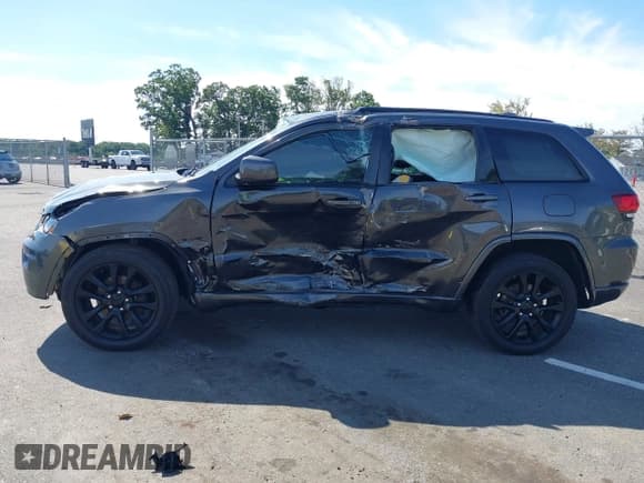 ✅ 2019 Jeep Grand Cherokee Upland • VIN: 1C4RJFAG1KC771703 • Lot: 43091265. Listed on IAAI with 110,345 mi. Free auction sales archive from the USA and detailed vehicle history report at DreamBid. Image 14.