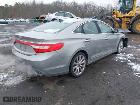 2014 Hyundai Azera Limited with VIN KMHFH4JG6EA361378, listed as a IAAI auction lot 41557210 with 58,561 mi miles and . Bid and sale history available at DreamBid. Image 4.