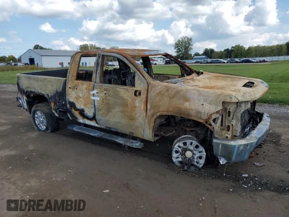 ✅ 2022 Chevrolet Silverado 2500HD • VIN: 1GC2YPEYXNF301095 • Lot: 84425725. Wystawiony na Copart z przebiegiem Nie podano. Bezpłatny archiwum sprzedaży aukcyjnych z USA i szczegółowy raport historii pojazdu na DreamBid. Zdjęcie 4.