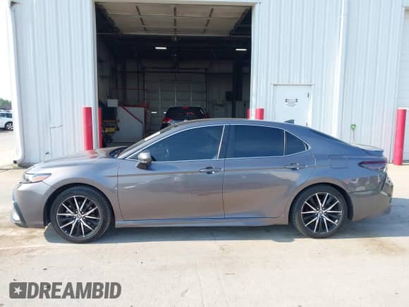 2021 Toyota Camry SE with VIN 4T1G11BK6MU029724, listed as a IAAI auction lot 42686894 with 92,496 mi miles and . Bid and sale history available at DreamBid. Image 14.