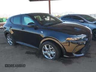 2024 Dodge Hornet R/T Plus z VIN ZACPDFDW3R3A15966, wystawiony jako IAAI lot #42100085 z przebiegiem 17 818 mil mil oraz . Historia ofert i sprzedaży dostępna na DreamBid. Obrazek 1.