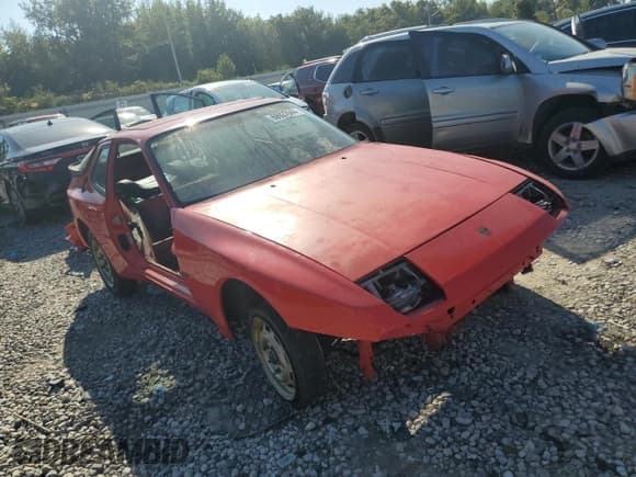 ✅ 1987 Porsche 944 • VIN: WP0AB0946HN471346 • Лот: 69927044. Опубликован ранее на Copart с пробегом Не указан. Бесплатный доступ к архиву аукционных продаж из США и подробный отчёт об истории автомобиля на DreamBid. Изображение 4.
