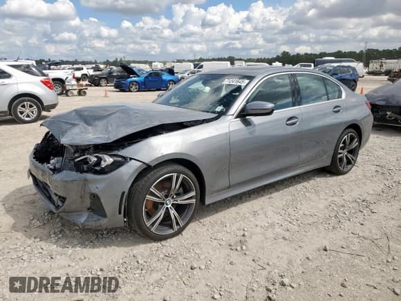 ✅ 2024 BMW 3 Series 330i xDrive • VIN: 3MW89FF06R8E28156 • Лот: 71241645. Опубликован ранее на Copart с пробегом 12 203 миль. Бесплатный доступ к архиву аукционных продаж из США и подробный отчёт об истории автомобиля на DreamBid. Изображение 1.