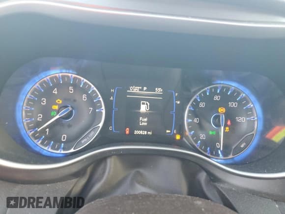 ✅ 2018 Chrysler Pacifica Touring L • VIN: 2C4RC1BG2JR142100 • Лот: 82684065. Опубликован ранее на Copart с пробегом 200 828 миль. Бесплатный доступ к архиву аукционных продаж из США и подробный отчёт об истории автомобиля на DreamBid. Изображение 9.