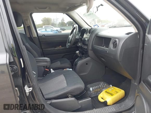 ✅ 2011 Jeep Patriot Latitude • VIN: 1J4NT1GAXBD119715 • Lot: 43808177. Listed on IAAI with 126,881 mi. Free auction sales archive from the USA and detailed vehicle history report at DreamBid. Image 5.