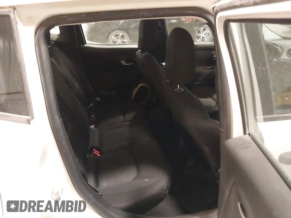 ✅ 2017 Jeep Renegade Sport • VIN: ZACCJBAB4HPF61779 • Lot: 43612486. Wystawiony na IAAI z przebiegiem 82 665 mil. Bezpłatny archiwum sprzedaży aukcyjnych z USA i szczegółowy raport historii pojazdu na DreamBid. Zdjęcie 8.