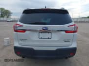 ✅ 2023 Subaru Ascent Touring • VIN: 4S4WMAWD5P3437317 • Lot: 42211012. Wystawiony na IAAI z przebiegiem 28 117 mil. Bezpłatny archiwum sprzedaży aukcyjnych z USA i szczegółowy raport historii pojazdu na DreamBid. Zdjęcie 16.