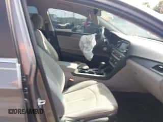 2018 Hyundai Sonata SE z VIN 5NPE24AFXJH625164, wystawiony jako IAAI lot #42813390 z przebiegiem 124 740 mil mil oraz . Historia ofert i sprzedaży dostępna na DreamBid. Obrazek 5.