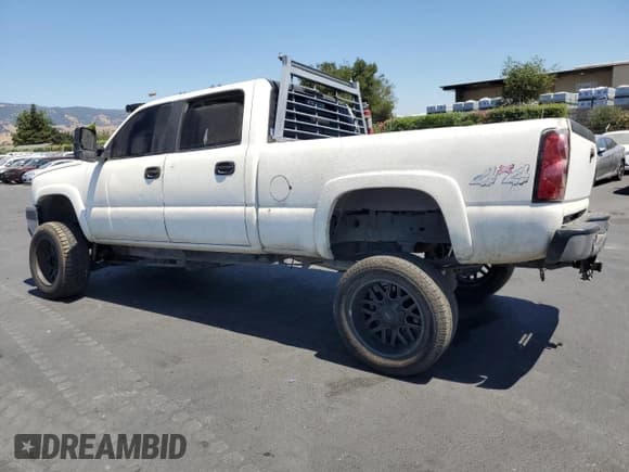 ✅ 2003 Chevrolet Silverado 2500HD LS • VIN: 1GCHK23133F253666 • Lot: 63904645. Listed on Copart with 318,461 mi. Free auction sales archive from the USA and detailed vehicle history report at DreamBid. Image 2.