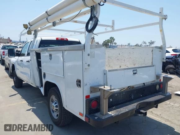✅ 2019 Chevrolet Silverado 2500HD Work Truck • VIN: 2GB2CREG1K1169904 • Lot: 42762134. Listed on IAAI with 113,435 mi. Free auction sales archive from the USA and detailed vehicle history report at DreamBid. Image 3.