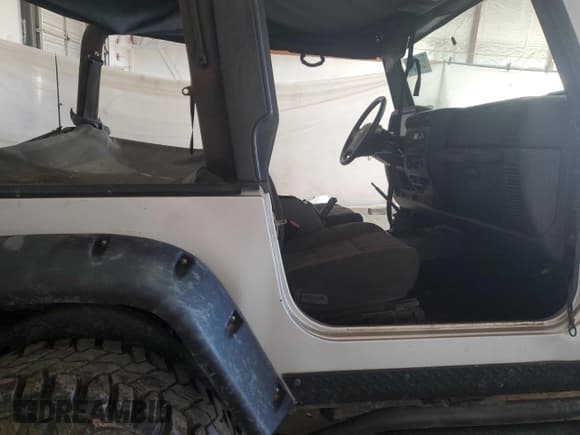 ✅ 2004 Jeep Wrangler Rubicon • VIN: 1J4FA69S14P758371 • Lot: 85557875. Wystawiony na Copart z przebiegiem 144 656 mil. Bezpłatny archiwum sprzedaży aukcyjnych z USA i szczegółowy raport historii pojazdu na DreamBid. Zdjęcie 10.