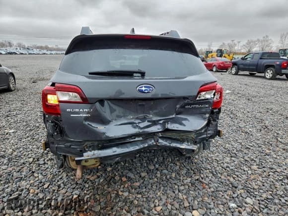 ✅ 2018 Subaru Outback Premium • VIN: 4S4BSAFC4J3255157 • Lot: 92513625. Listed on Copart with 83,520 mi. Free auction sales archive from the USA and detailed vehicle history report at DreamBid. Image 6.