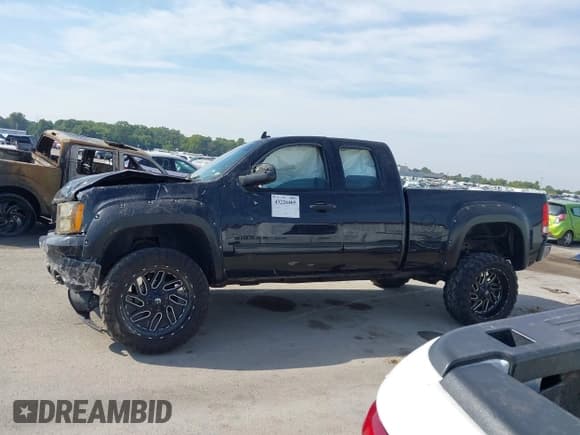 ✅ 2011 GMC Sierra 1500 SLE • VIN: 1GTR1VE03BZ433711 • Lot: 43226405. Wystawiony na IAAI z przebiegiem Nie podano. Bezpłatny archiwum sprzedaży aukcyjnych z USA i szczegółowy raport historii pojazdu na DreamBid. Zdjęcie 14.