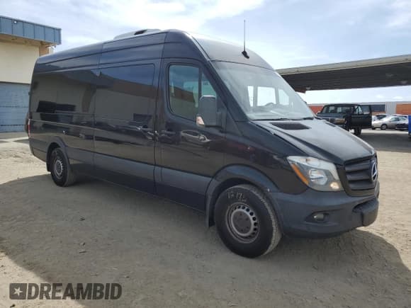 ✅ 2018 Mercedes-Benz Sprinter Passenger • VIN: WDZPE8CD6JP614640 • Лот: 50329815. Опубликован ранее на Copart с пробегом 203 970 миль. Бесплатный доступ к архиву аукционных продаж из США и подробный отчёт об истории автомобиля на DreamBid. Изображение 4.