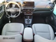 ✅ 2023 Hyundai Kona Limited • VIN: KM8K5CA38PU940534 • Lot: 84629645. Wystawiony na Copart z przebiegiem 31 224 mil. Bezpłatny archiwum sprzedaży aukcyjnych z USA i szczegółowy raport historii pojazdu na DreamBid. Zdjęcie 8.