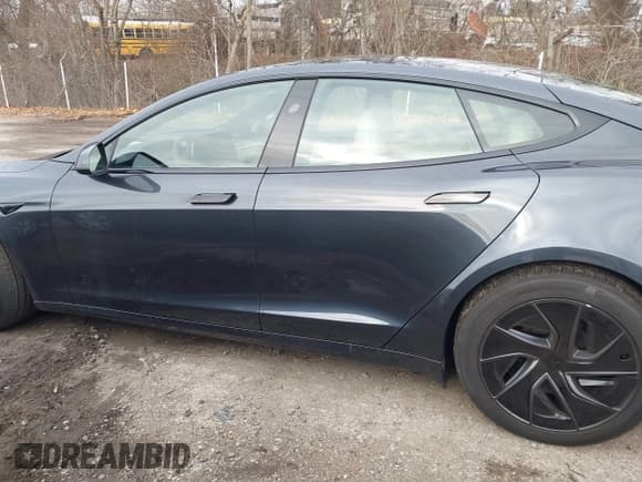✅ 2026 Tesla Model S • VIN: 5YJSA1E58TF553873 • Лот: 43753663. Опубликован ранее на IAAI с пробегом 2 285 миль. Бесплатный доступ к архиву аукционных продаж из США и подробный отчёт об истории автомобиля на DreamBid. Изображение 14.