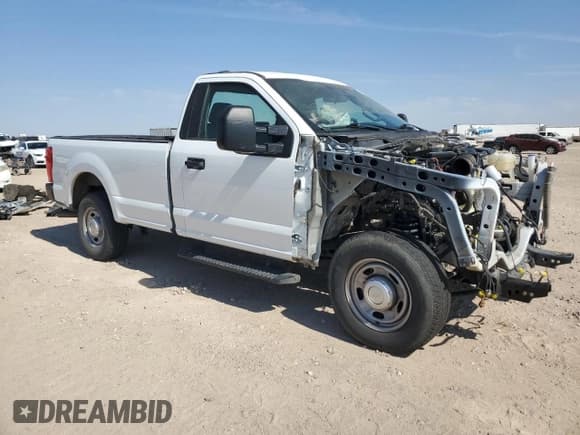 ✅ 2022 Ford F-250 XL • VIN: 1FTBF2A62NEF57914 • Lot: 74834044. Wystawiony na Copart z przebiegiem 33 394 mil. Bezpłatny archiwum sprzedaży aukcyjnych z USA i szczegółowy raport historii pojazdu na DreamBid. Zdjęcie 4.