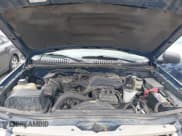 ✅ 2005 Ford Explorer Eddie Bauer • VIN: 1FMDU74K65UB36705 • Lot: 42704357. Wystawiony na IAAI z przebiegiem 207 245 mil. Bezpłatny archiwum sprzedaży aukcyjnych z USA i szczegółowy raport historii pojazdu na DreamBid. Zdjęcie 10.