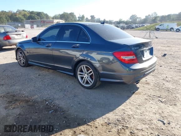 ✅ 2014 Mercedes-Benz C 300 Sport • VIN: WDDGF8AB4EG164562 • Лот: 43339090. Опубликован ранее на IAAI с пробегом 172 793 миль. Бесплатный доступ к архиву аукционных продаж из США и подробный отчёт об истории автомобиля на DreamBid. Изображение 3.