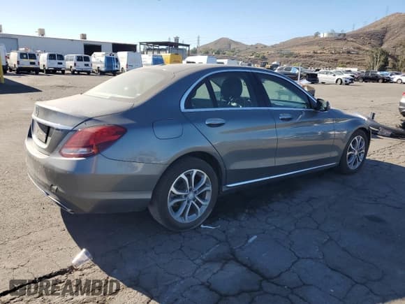 ✅ 2017 Mercedes-Benz C 300 • VIN: 55SWF4JBXHU198436 • Lot: 90936225. Wystawiony na Copart z przebiegiem 126 921 mil. Bezpłatny archiwum sprzedaży aukcyjnych z USA i szczegółowy raport historii pojazdu na DreamBid. Zdjęcie 3.