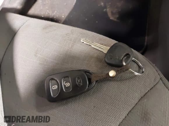 ✅ 2012 Hyundai Santa Fe GLS • VIN: 5XYZGDAG5CG169130 • Lot: 41875452. Listed on IAAI with 139,621 mi. Free auction sales archive from the USA and detailed vehicle history report at DreamBid. Image 11.