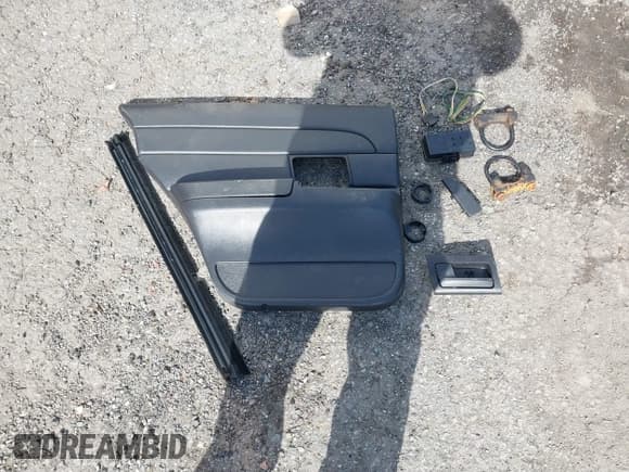 ✅ 2007 Ford Police Interceptor • VIN: 2FAHP71W87X148120 • Lot: 41784973. Wystawiony na IAAI z przebiegiem Nie podano. Bezpłatny archiwum sprzedaży aukcyjnych z USA i szczegółowy raport historii pojazdu na DreamBid. Zdjęcie 12.