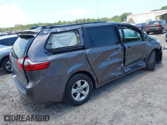✅ 2020 Toyota Sienna LE Auto Access Seat • VIN: 5TDKZ3DC9LS086866 • Lot: 42353682. Listed on IAAI with 60,951 mi. Free auction sales archive from the USA and detailed vehicle history report at DreamBid. Image 4.