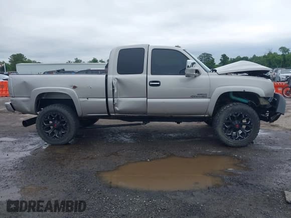 ✅ 2004 Chevrolet Silverado 2500HD LT • VIN: 1GCHK29114E215156 • Лот: 42376499. Опубликован ранее на IAAI с пробегом Не указан. Бесплатный доступ к архиву аукционных продаж из США и подробный отчёт об истории автомобиля на DreamBid. Изображение 13.