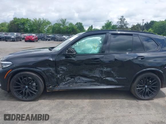 ✅ 2022 BMW X5 xDrive40i • VIN: 5UXCR6C05N9M48558 • Lot: 42235091. Listed on IAAI with Not provided. Free auction sales archive from the USA and detailed vehicle history report at DreamBid. Image 14.