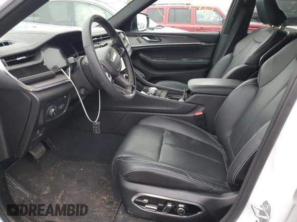 ✅ 2022 Jeep Grand Cherokee Overland • VIN: 1C4RJYD68N8759747 • Lot: 81474773. Listed on Copart with 12,506 mi. Free auction sales archive from the USA and detailed vehicle history report at DreamBid. Image 7.