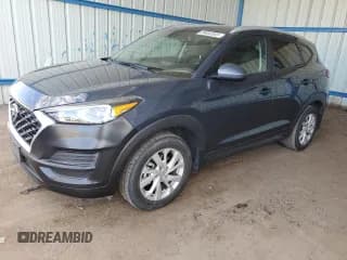 ✅ 2020 Hyundai Tucson Value • VIN: KM8J3CA43LU170473 • Лот: 89853345. Опубликован ранее на Copart с пробегом 82 681 миль. Бесплатный доступ к архиву аукционных продаж из США и подробный отчёт об истории автомобиля на DreamBid. Изображение 1.