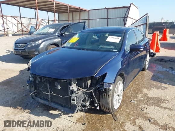 ✅ 2015 Lexus ES 330 • VIN: JTHBK1GGXF2160183 • Lot: 42327681. Wystawiony na IAAI z przebiegiem 178 319 mil. Bezpłatny archiwum sprzedaży aukcyjnych z USA i szczegółowy raport historii pojazdu na DreamBid. Zdjęcie 2.